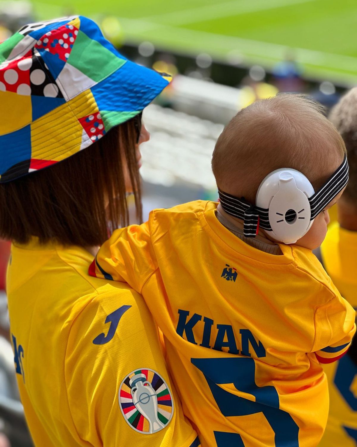 A cucerit internetul! Cel mai mic suporter român de la Euro 2024 e nepotul lui George Pușcaș
