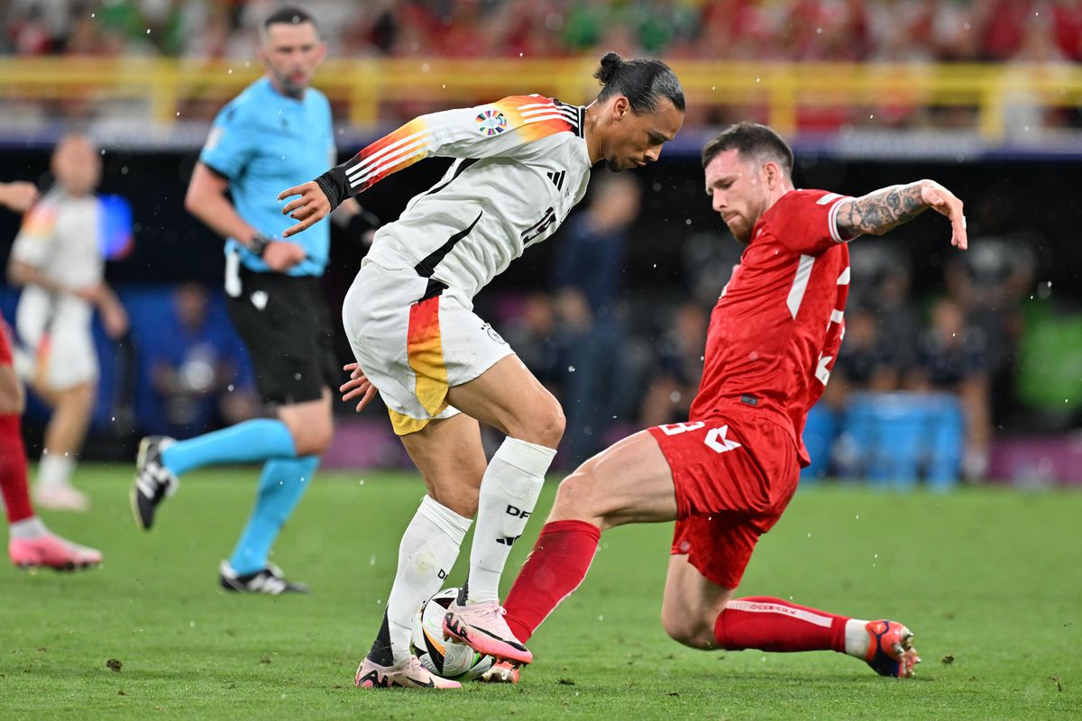 „Baie” în ploaie, încălzire după răcire + Ce a făcut Neuer chiar înainte de start » 9 detalii de pe stadion de la Germania - Danemarca