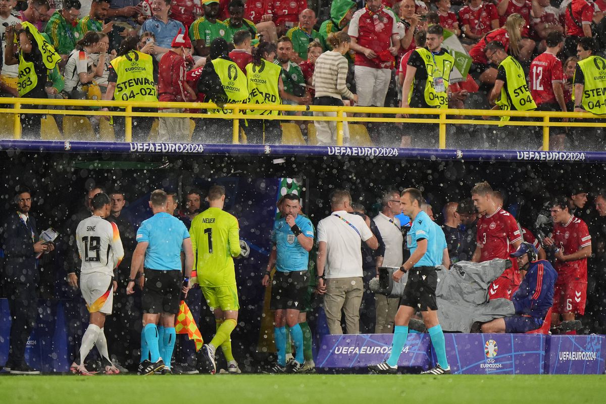 Meciul Germania - Danemarca, întrerupt timp de 25 de minute » Ploaie torențială și fulgere înspăimântătoare la Dortmund