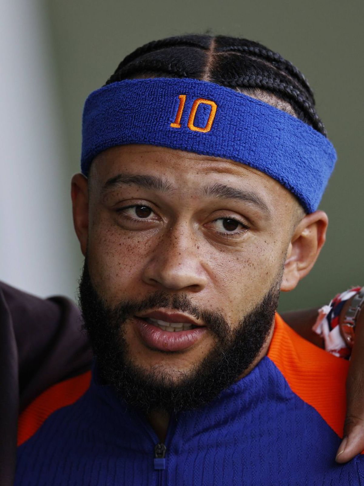 Îl mai recunoști? Memphis Depay și-a schimbat total look-ul înaintea disputei cu România de la Euro 2024: „Și prietenei mele îi place!”