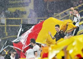 „Baie” în ploaie, încălzire după răcire + Ce a făcut Neuer chiar înainte de start » 9 detalii de pe stadion de la Germania - Danemarca