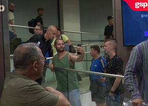 Ce s-a întâmplat la revenirea campioanei FCSB în România » Imaginile surprinse de reporterii GSP