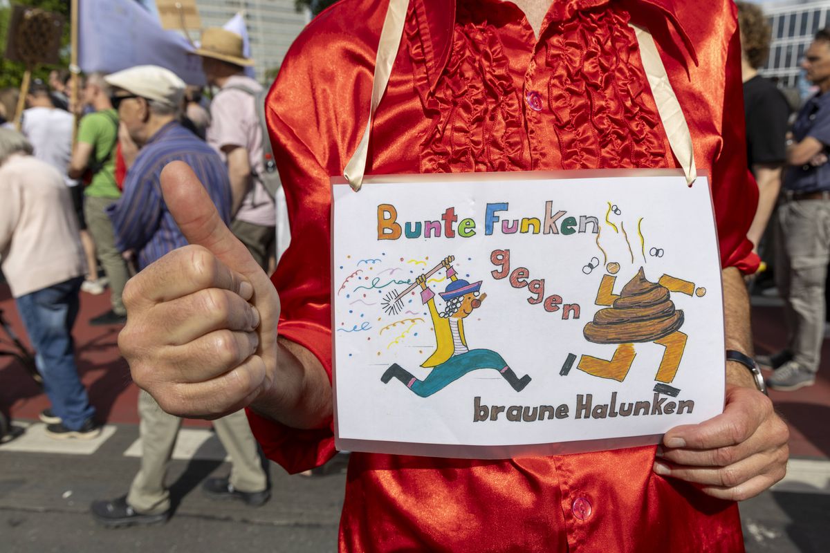 100.000 de protestatari au paralizat Germania în plin EURO 2024! Poliţiştii au folosit spray-uri cu piper şi bastoane de cauciuc