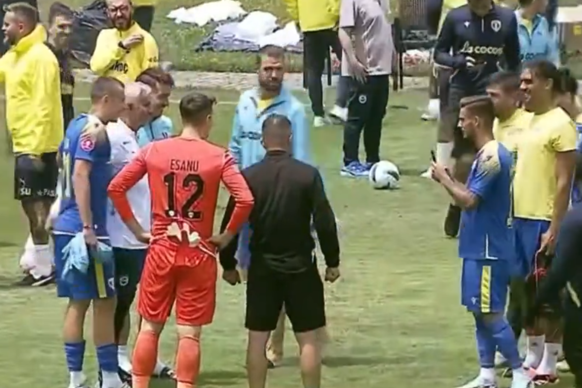 Jucătorii Petrolului, bătaie pe poze cu Jose Mourinho » Ce s-a întâmplat la finalul amicalului cu Fenerbahce