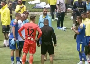 Jucătorii Petrolului, bătaie pe poze cu Jose Mourinho » Ce s-a întâmplat la finalul amicalului cu Fenerbahce