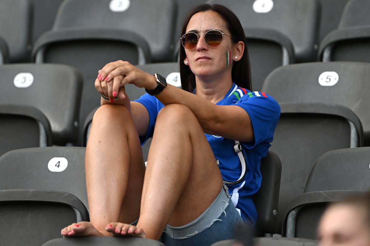 Cine a câștigat meciul din tribune la Elveția - Italia? Concurs de frumusețe și culoare la Euro 2024