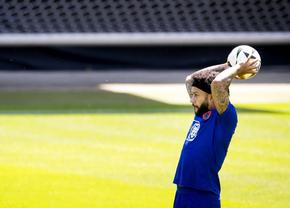 Îl mai recunoști? Memphis Depay și-a schimbat total look-ul înaintea disputei cu România de la Euro 2024: „Și prietenei mele îi place!”