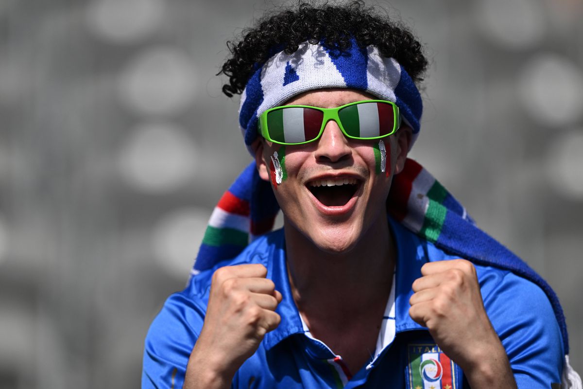 Cine a câștigat meciul din tribune la Elveția - Italia? Concurs de frumusețe și culoare la Euro 2024