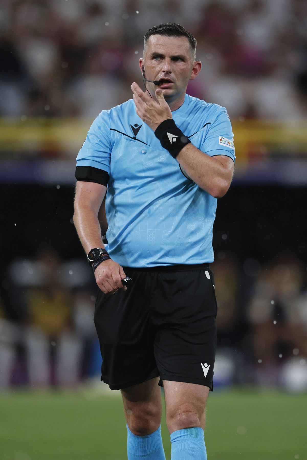 „Baie” în ploaie, încălzire după răcire + Ce a făcut Neuer chiar înainte de start » 9 detalii de pe stadion de la Germania - Danemarca