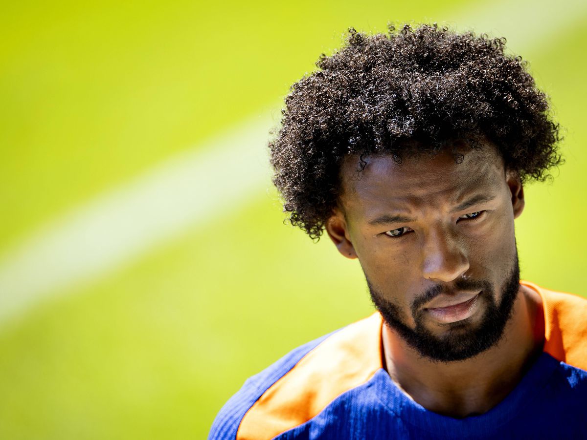 Memphis Depay și-a schimbat lookul și culoarea bentiței pentru meciul cu România