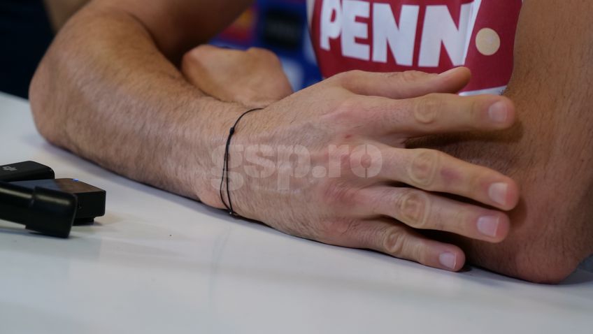 Cum arată mâinile lui Florin Niță // FOTO: GSP