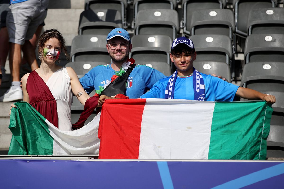 Cine a câștigat meciul din tribune la Elveția - Italia? Concurs de frumusețe și culoare la Euro 2024