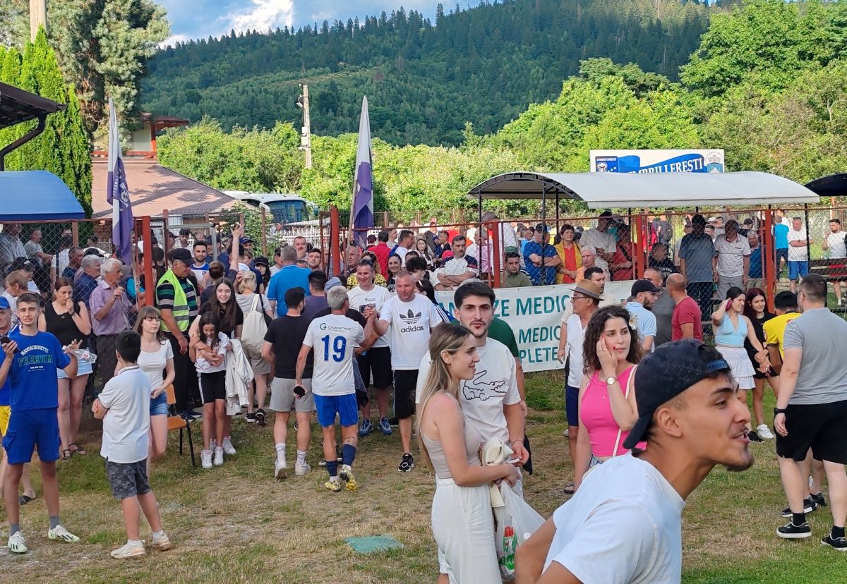 Trei jucători cu peste 150 de meciuri în „A” au pus umărul la o promovare istorică în Liga 3! + Fostul vârf al lui Rotaru s-a retras după meci și își începe misiunea penticostală: „Un drum în care cred cu tărie”