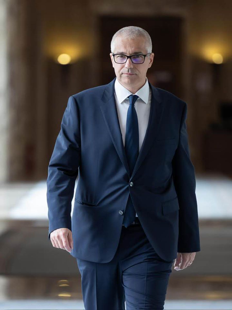 Radu Marinescu, ministrul justiției. Foto: Facebook Acuzații la nivel înalt: „Olguța Vasilescu l-a impus în Guvernul Bolojan pe fostul «locotenent» al interlopului Doru Măgaru, pentru a interveni în favoarea clanului Burleanu”