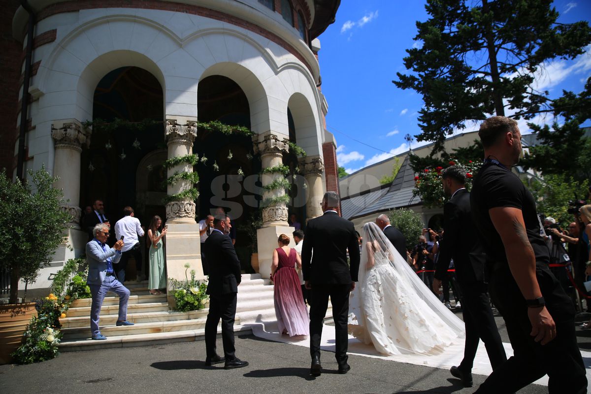 Kira Hagi a ajuns la biserica pentru slujba religioasa. Foto Ionuț Iordache