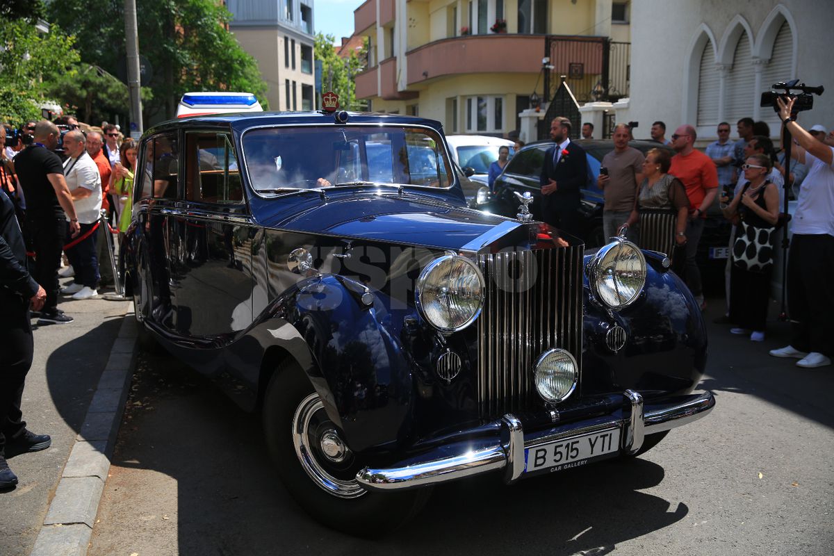 Doar 18 în toată lumea! Cu ce mașină au ajuns Kira Hagi și Thomas Ferfelis la nuntă » Surpriză din partea lui Ion Țiriac