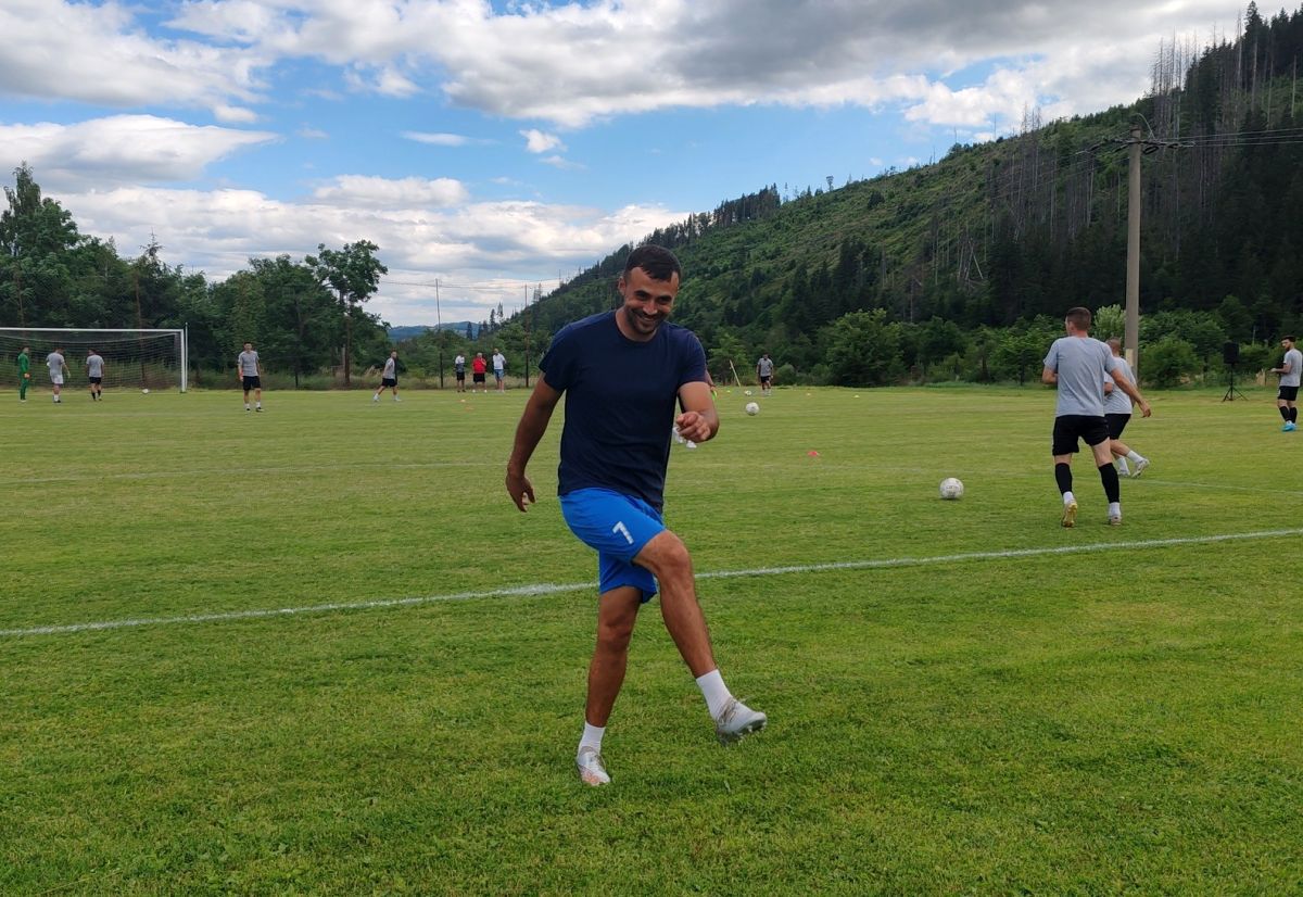 Trei jucători cu peste 150 de meciuri în „A” au pus umărul la o promovare istorică în Liga 3! + Fostul vârf al lui Rotaru s-a retras după meci și își începe misiunea penticostală: „Un drum în care cred cu tărie”