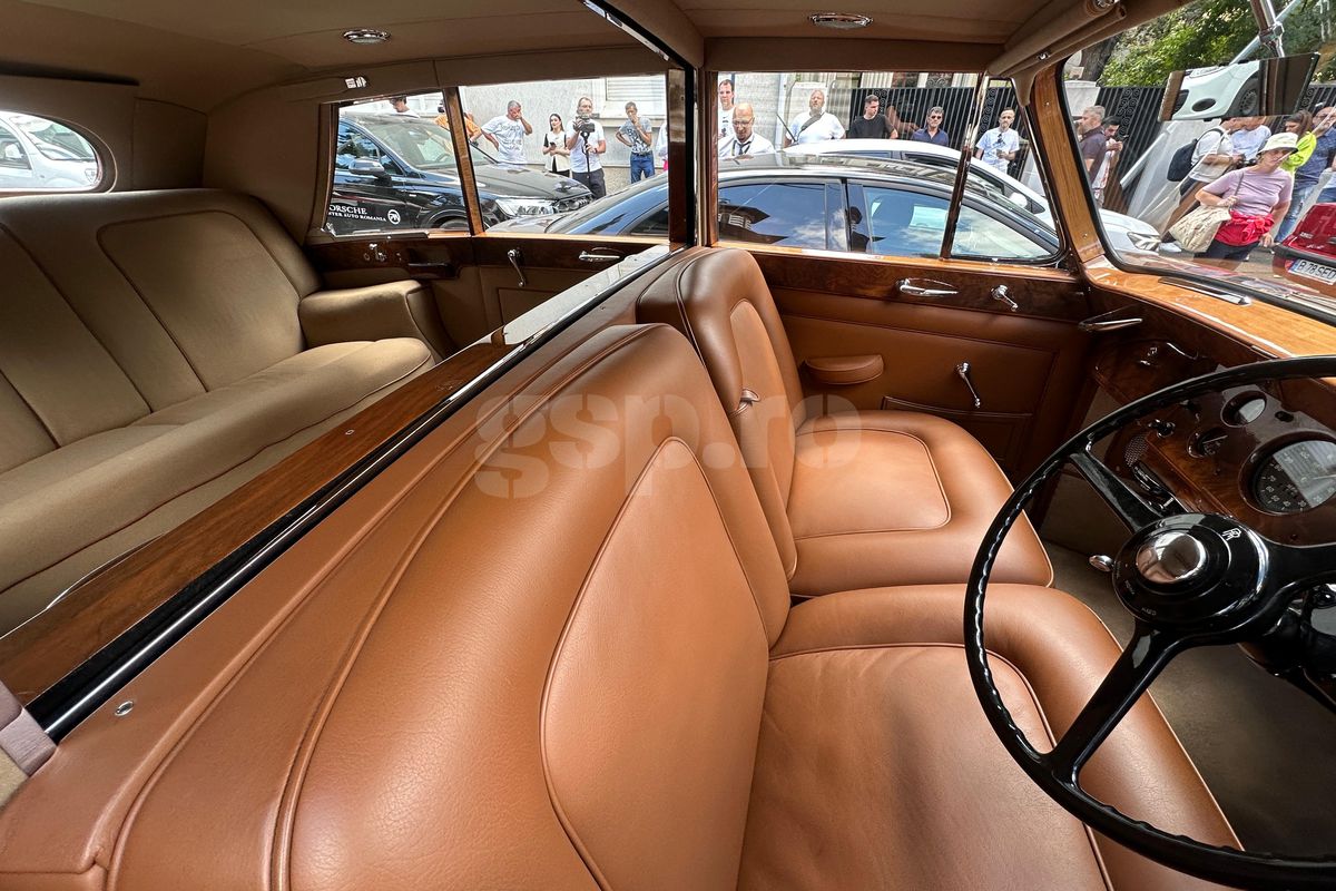 Doar 18 în toată lumea! Cu ce mașină au ajuns Kira Hagi și Thomas Ferfelis la nuntă » Surpriză din partea lui Ion Țiriac