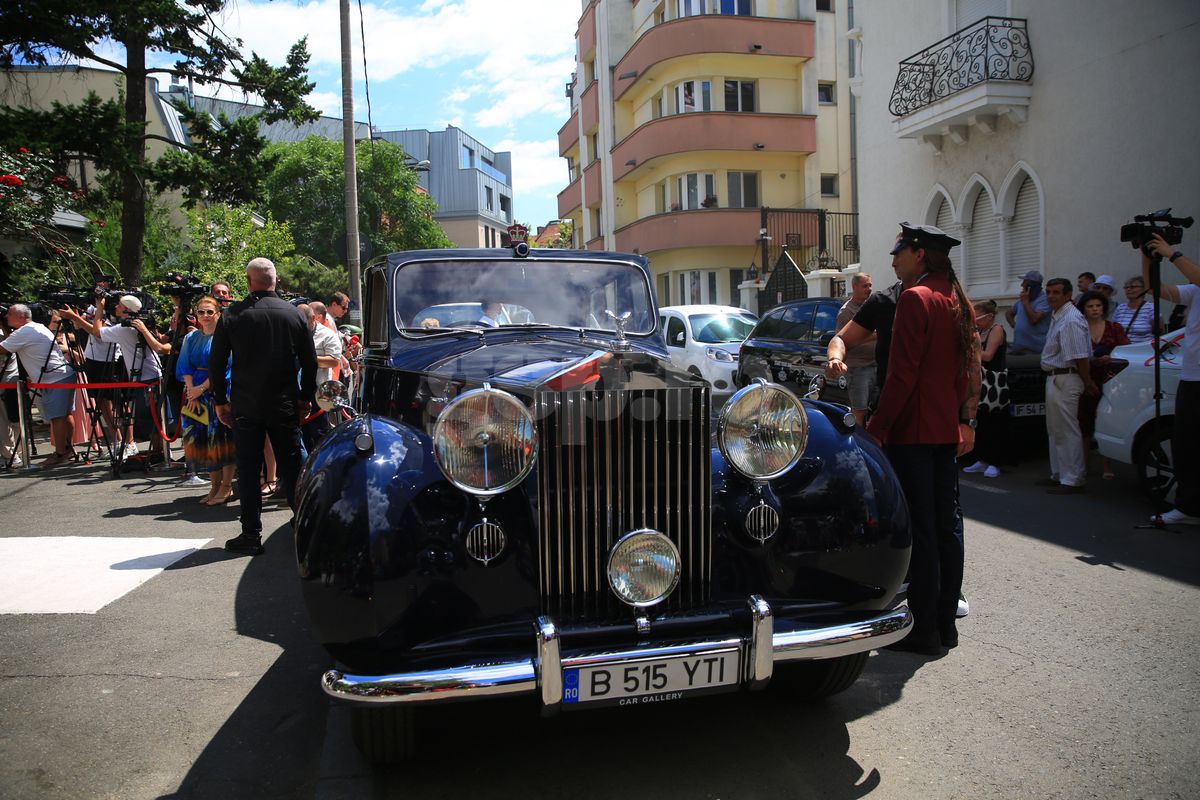 Doar 18 în toată lumea! Cu ce mașină au ajuns Kira Hagi și Thomas Ferfelis la nuntă » Surpriză din partea lui Ion Țiriac