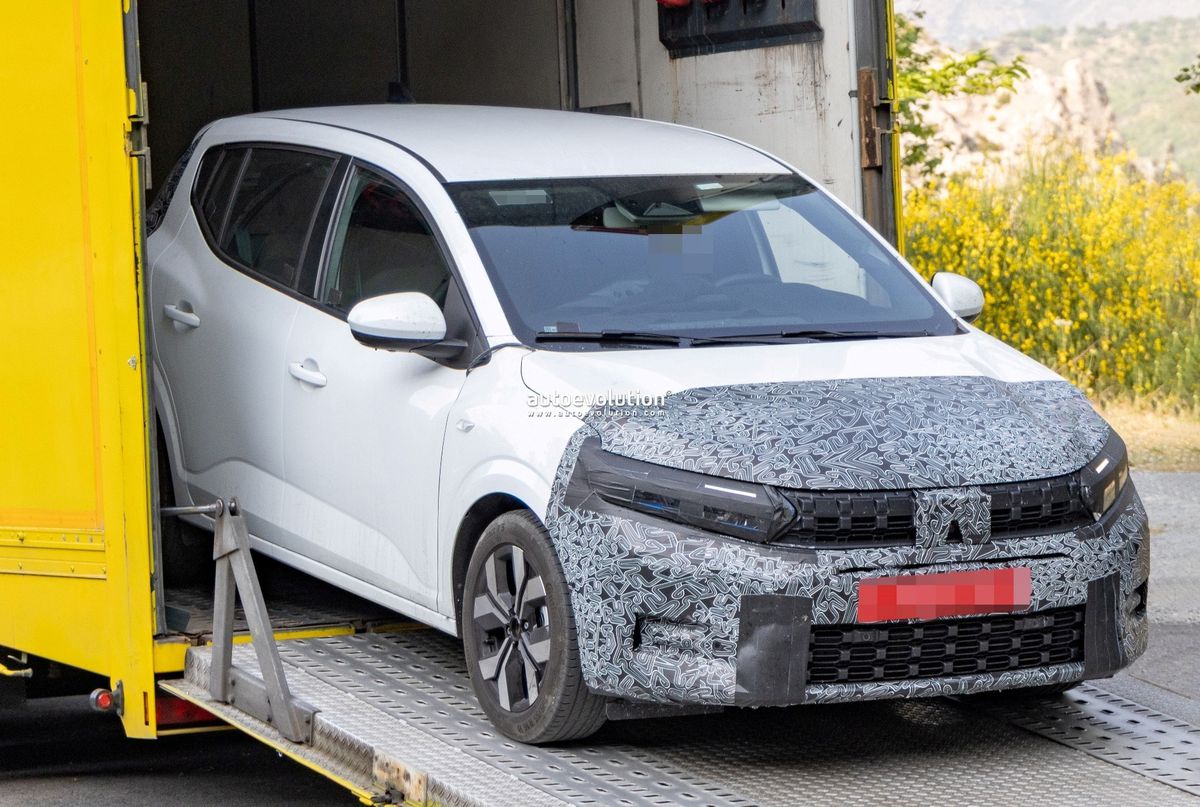 Imagini cu noua Dacia Sandero