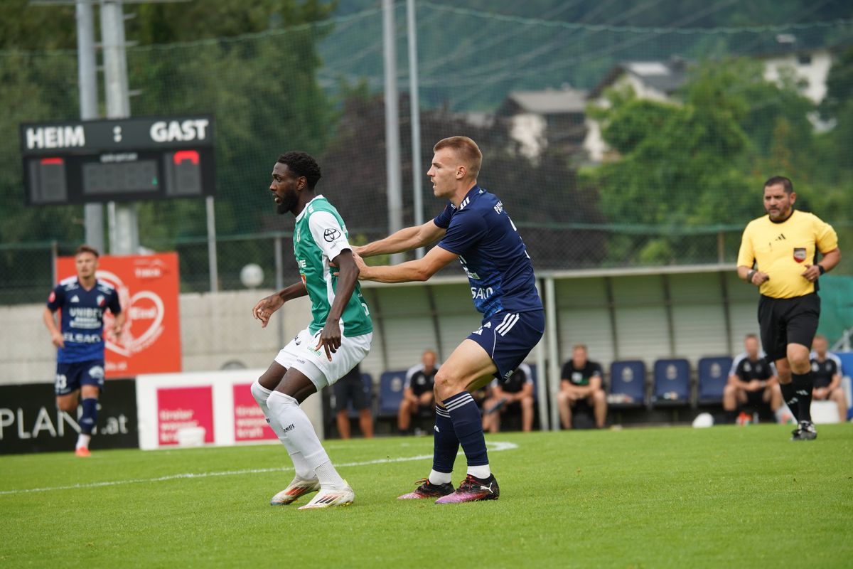 Mărturie halucinantă în scandalul-monstru din Superliga: „A intrat peste jucător în cameră și l-a îmbrâncit peste masă. Un ciob i-a intrat în spate, îi putea fi fatal!”