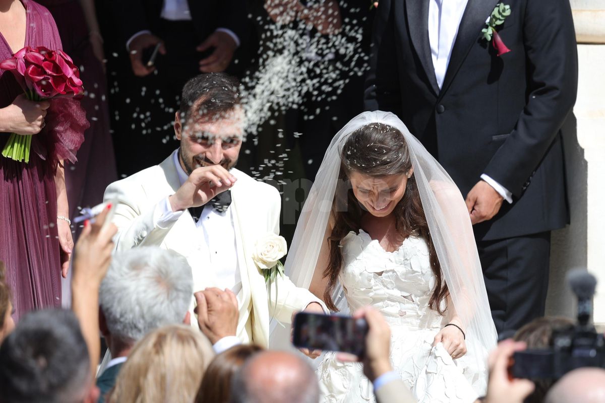 Kira Hagi și Thomas Ferfelis s-au căsătorit religios » În ce mașină au venit la eveniment: imagini tari cu Ianis și verișoara Maria