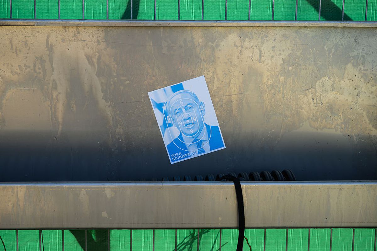 Glastonbury, festivalul favorit al lui Jamie Carragher, plin de controverse în 2025 » Peste 200.000 de participanți: sute de steaguri ale Palestinei, femei în costume provocatoare și un mesaj scandalos