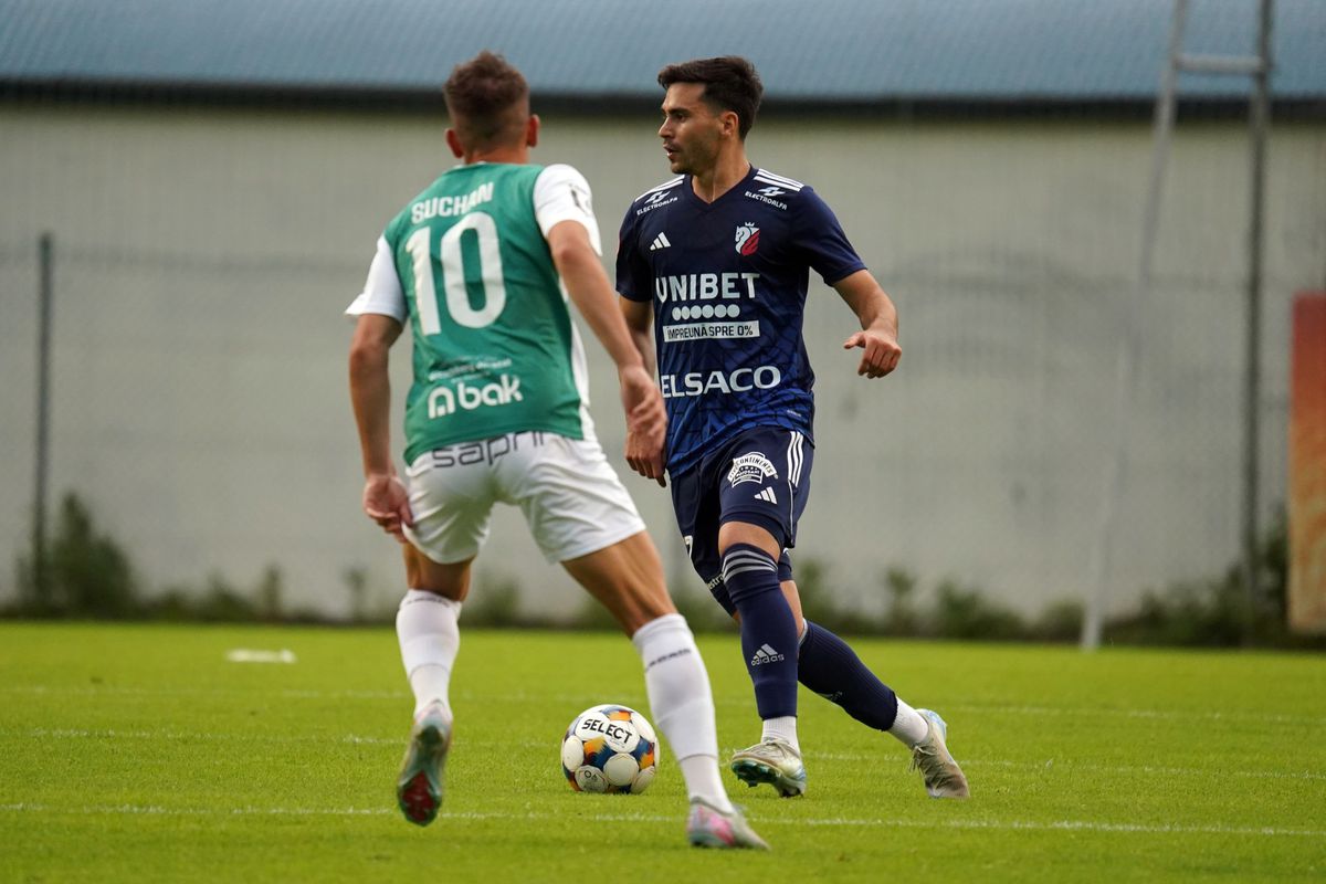 Mărturie halucinantă în scandalul-monstru din Superliga: „A intrat peste jucător în cameră și l-a îmbrâncit peste masă. Un ciob i-a intrat în spate, îi putea fi fatal!”