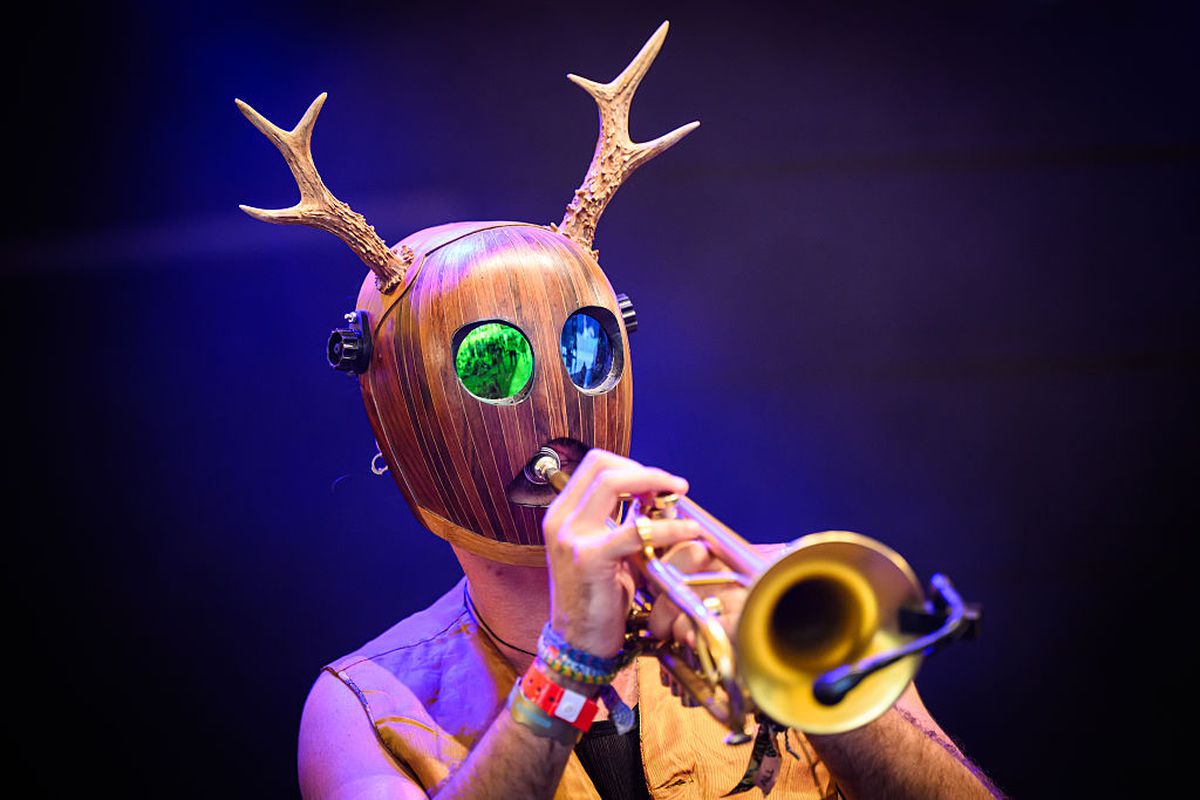 Glastonbury, festivalul favorit al lui Jamie Carragher, plin de controverse în 2025 » Peste 200.000 de participanți: sute de steaguri ale Palestinei, femei în costume provocatoare și un mesaj scandalos