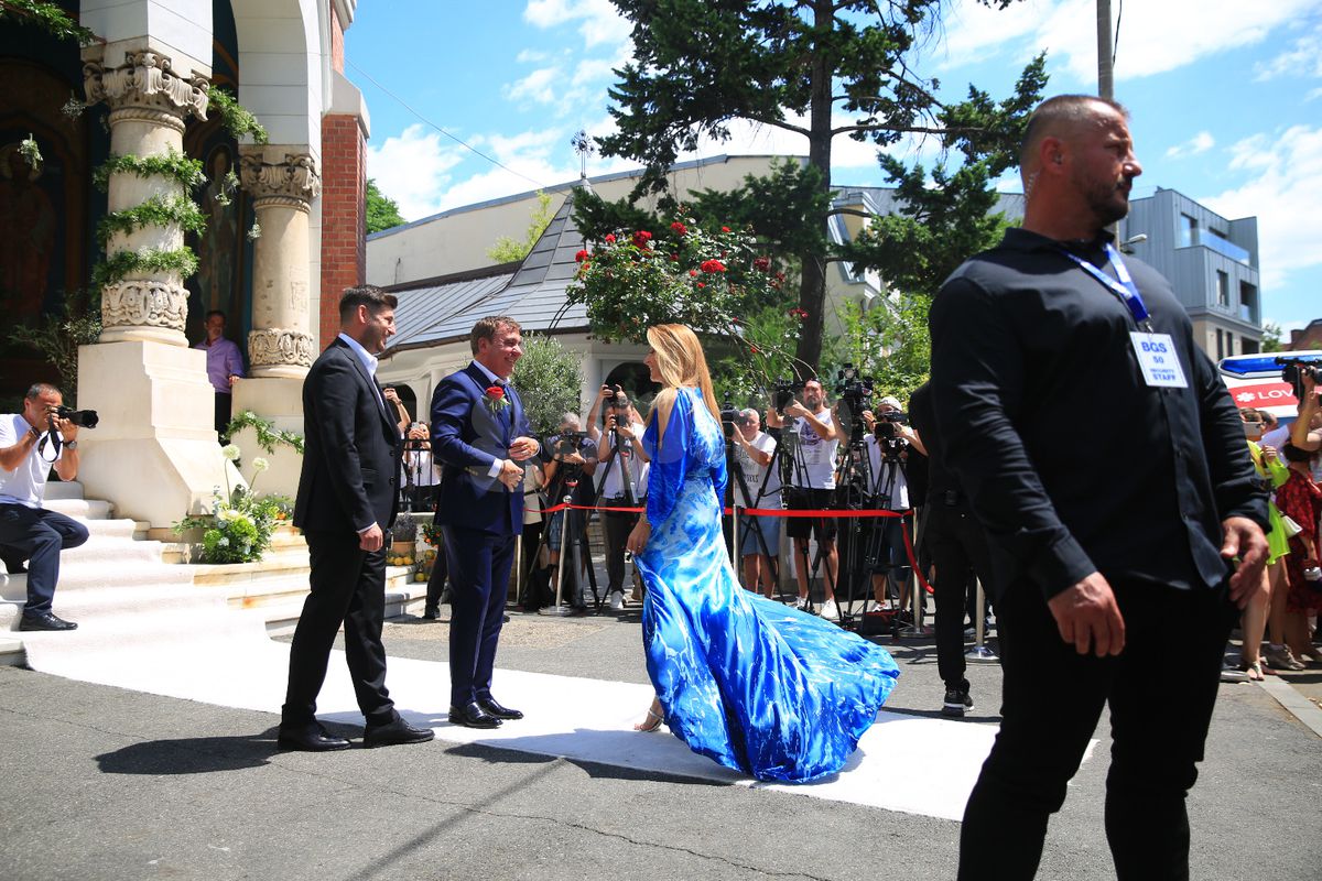 Kira Hagi și Thomas Ferfelis s-au căsătorit religios » În ce mașină au venit la eveniment: imagini tari cu Ianis și verișoara Maria