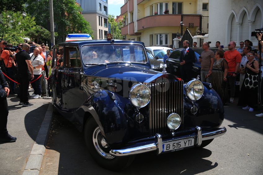 GALERIE FOTO Doar 18 în toată lumea! Cu ce mașină au ajuns Kira Hagi și Thomas Ferfelis la nuntă » Surpriză din partea lui Ion Țiriac