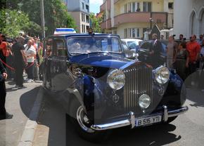 Doar 18 în toată lumea! Cu ce mașină au ajuns Kira Hagi și Thomas Ferfelis la nuntă » Surpriză din partea lui Ion Țiriac