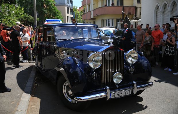 Doar 18 în toată lumea! Cu ce mașină au ajuns Kira Hagi și Thomas Ferfelis la nuntă » Surpriză din partea lui Ion Țiriac