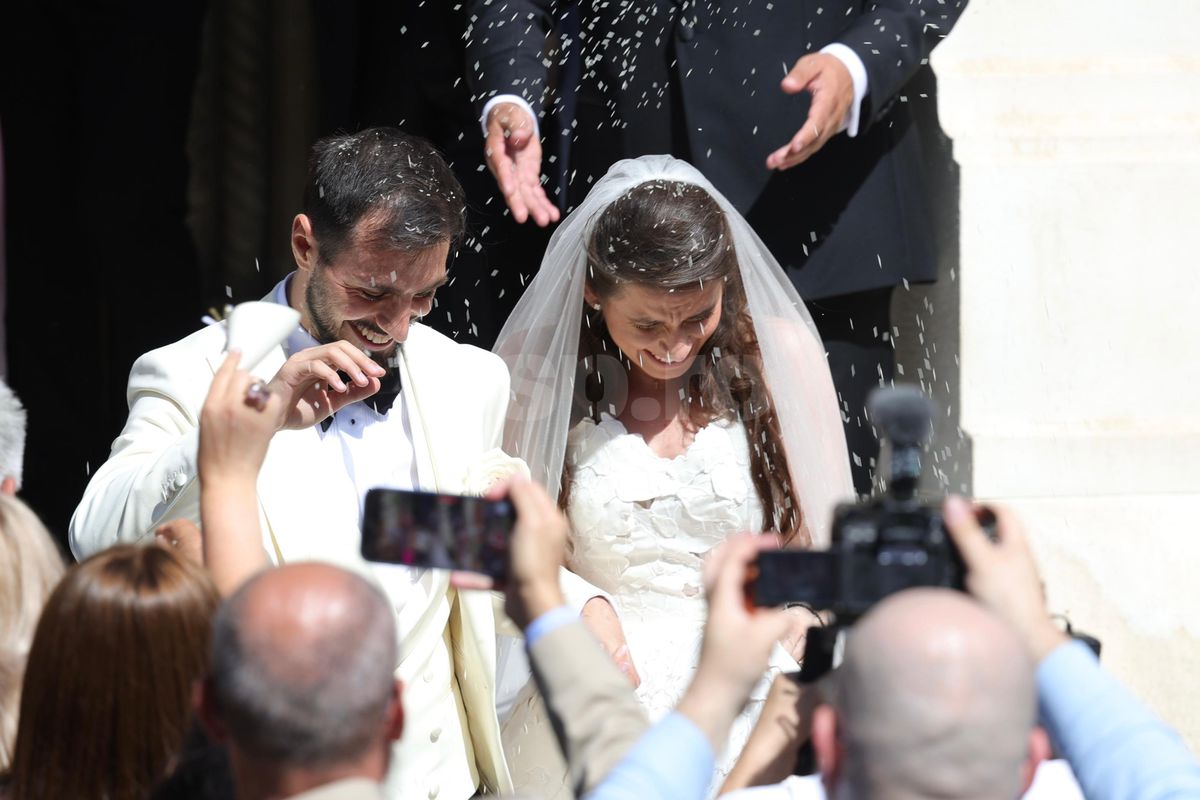 Kira Hagi și Thomas Ferfelis s-au căsătorit religios » În ce mașină au venit la eveniment: imagini tari cu Ianis și verișoara Maria