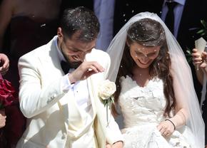 Kira Hagi și Thomas Ferfelis s-au căsătorit religios » În ce mașină au venit la eveniment: imagini tari cu Ianis și verișoara Maria