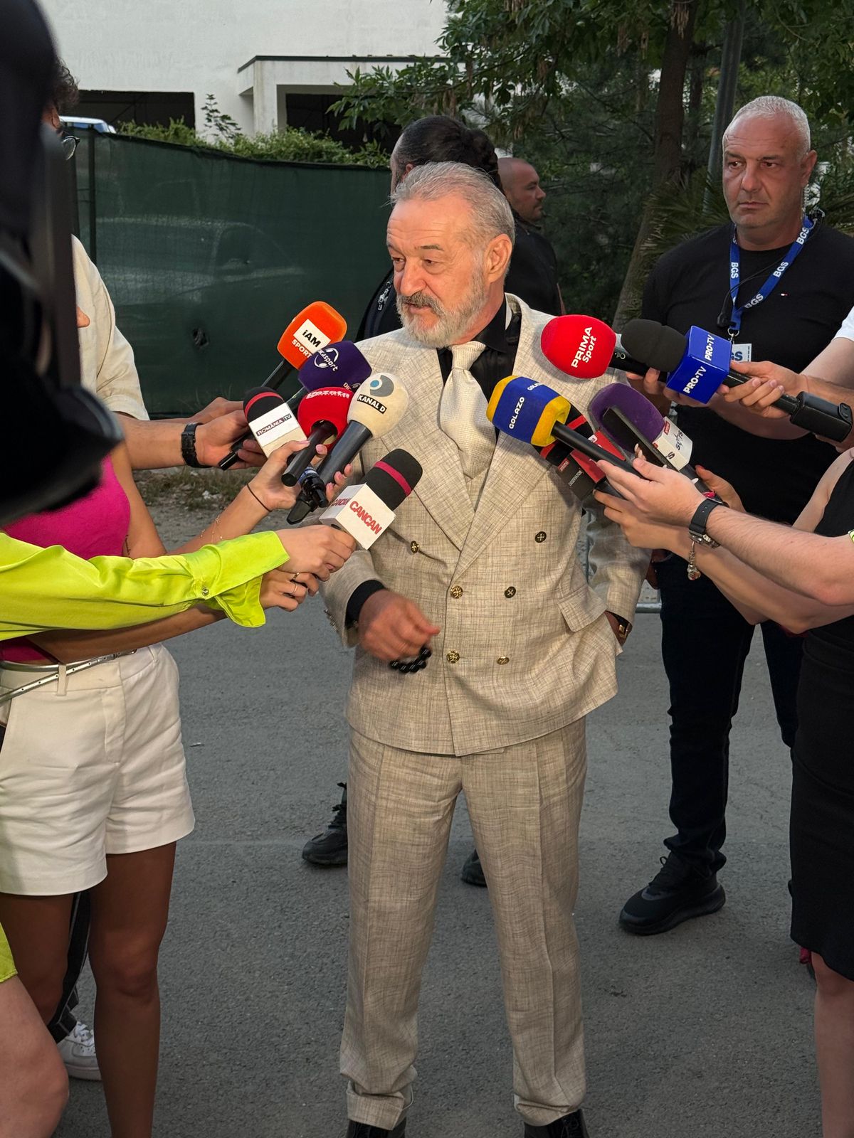 Singurul fotbalist pe care Gigi Becali l-ar mai lua vara asta la FCSB: „Tu ești titular în toate meciurile. Ușa e deschisă, bați și intri” + Mutarea eșuată: „Nu merge”