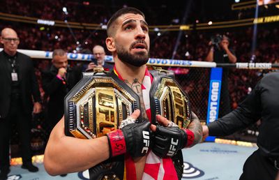 Topuria l-a făcut KO pe Oliveira și a câștigat a doua centură din UFC! Urmează un meci colosal