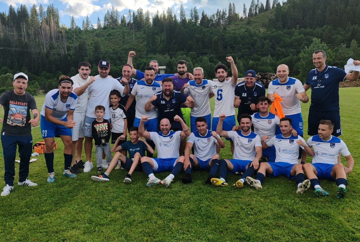 Trei jucători cu peste 150 de meciuri în „A” au pus umărul la o promovare istorică în Liga 3! + Fostul vârf al lui Rotaru s-a retras după meci și își începe misiunea penticostală: „Un drum în care cred cu tărie”