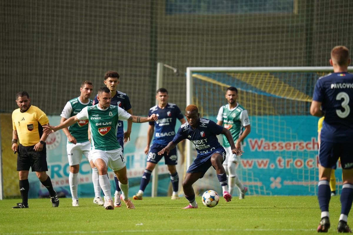 Mărturie halucinantă în scandalul-monstru din Superliga: „A intrat peste jucător în cameră și l-a îmbrâncit peste masă. Un ciob i-a intrat în spate, îi putea fi fatal!”