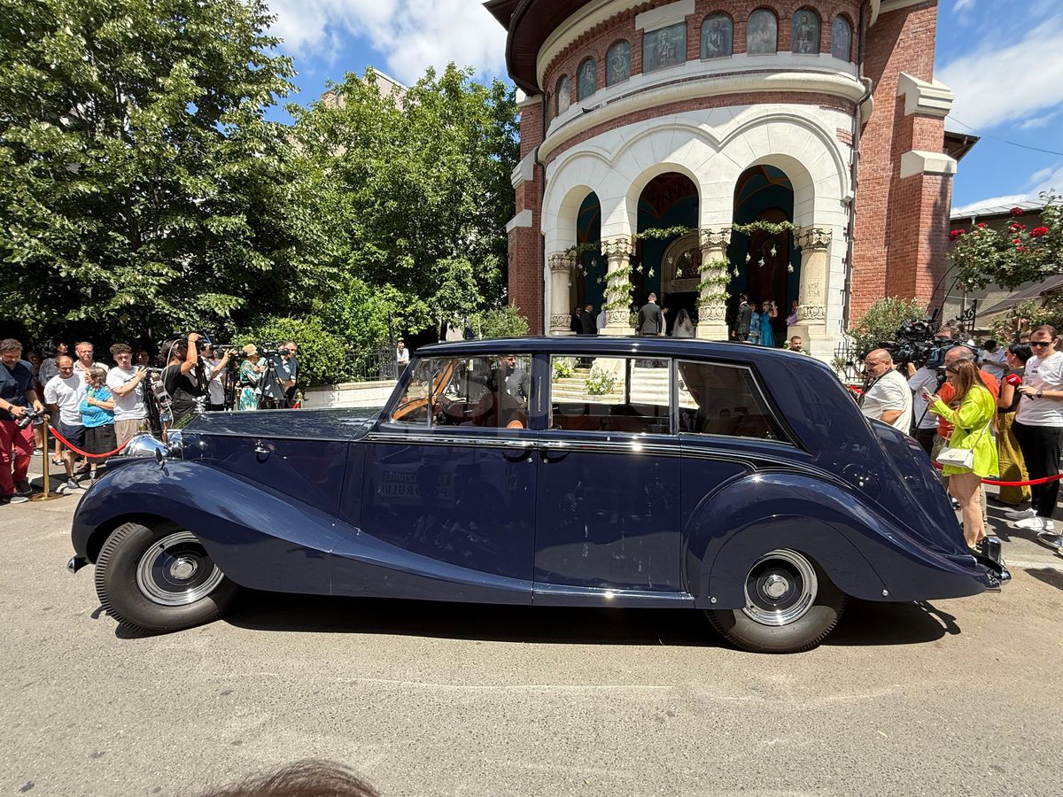 Doar 18 în toată lumea! Cu ce mașină au ajuns Kira Hagi și Thomas Ferfelis la nuntă » Surpriză din partea lui Ion Țiriac