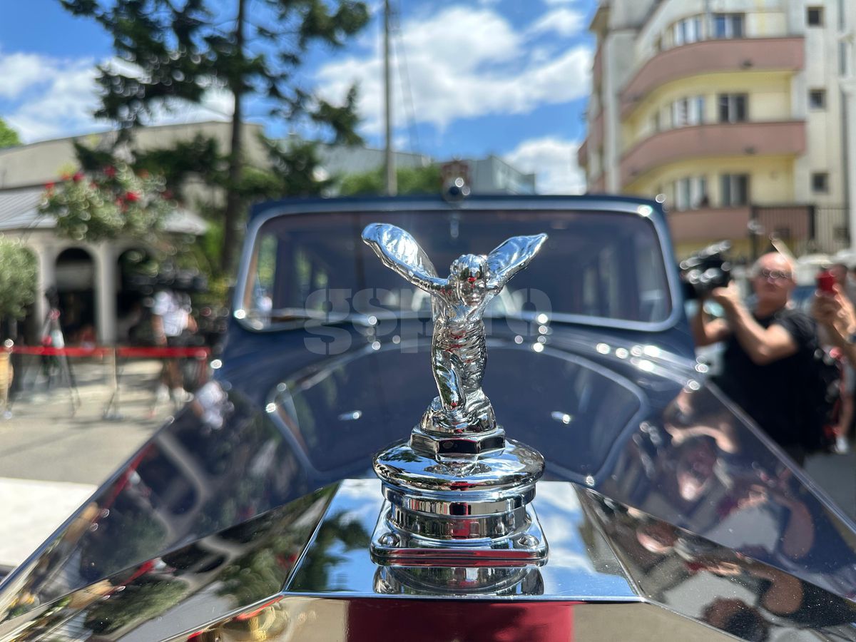 Doar 18 în toată lumea! Cu ce mașină au ajuns Kira Hagi și Thomas Ferfelis la nuntă » Surpriză din partea lui Ion Țiriac