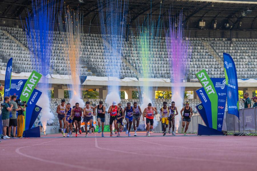 Dincolo de linia de sosire » Povestea Cluj Running Festival: tratament VIP, alertă de cod roșu, drama vizelor și cuptorul cu microunde cumpărat noaptea