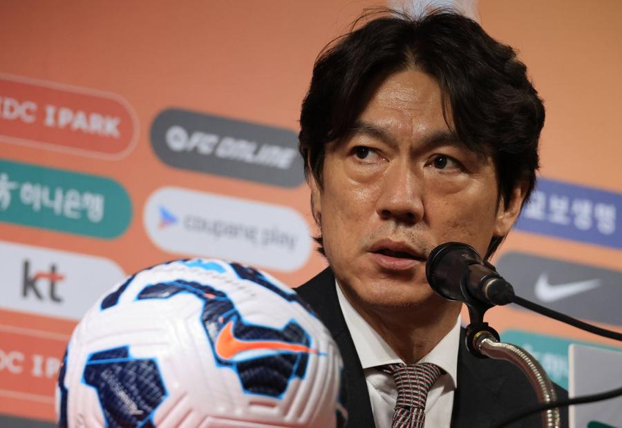 Selecționerul Hong Myung-bo (57 de ani) a plecat de la naționala Coreei de Sud după 26 de meciuri de la numirea sa în iulie 2024 / Foto: Imago Selecționerul dat afară după eliminarea de la Mondial, tratament uluitor la revenirea în țară: televiziunile au luat o decizie fără precedent