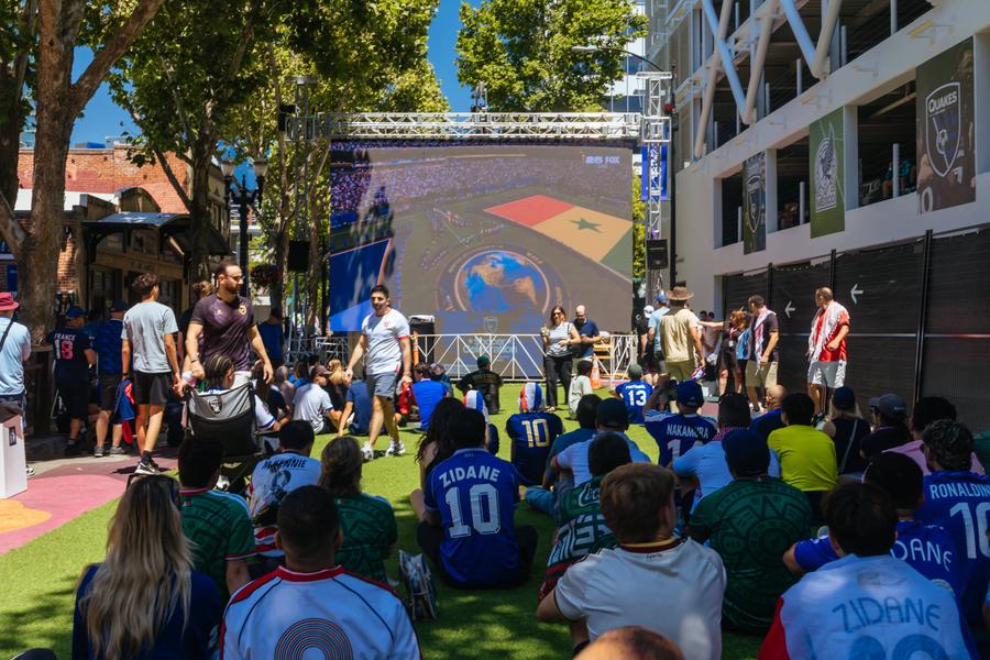 O persoană a decedat, iar alta a fost grav rănită într-un schimb de focuri dintr-un „fan zone” de la Mondial!