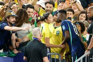 Ascensiunea spectaculoasă a unei soții » De la un fotbalist în Hong Kong la unul din Selecao