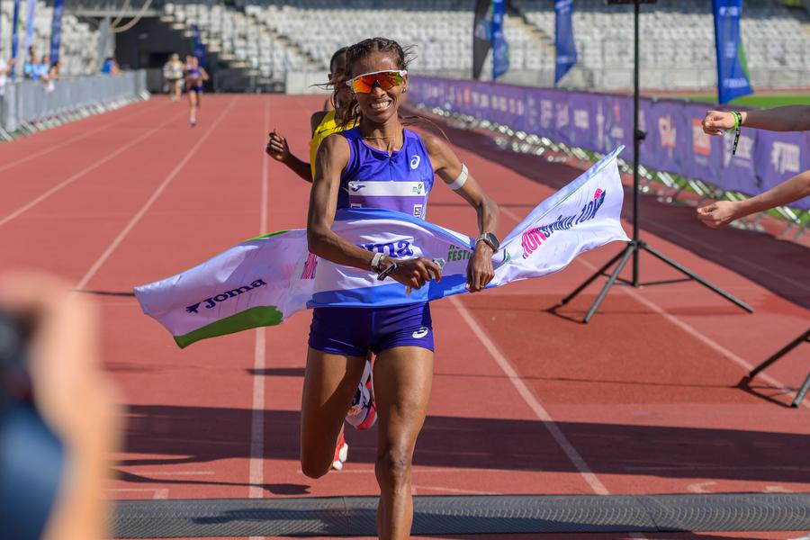Dincolo de linia de sosire » Povestea Cluj Running Festival: tratament VIP, alertă de cod roșu, drama vizelor și cuptorul cu microunde cumpărat noaptea