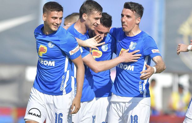 A numit marea problemă a Farului, la pauza meciului: „Hagi vorbea de 4-5 decari și a ajuns să atace cu Artean. Nu-i mai dibuiește”