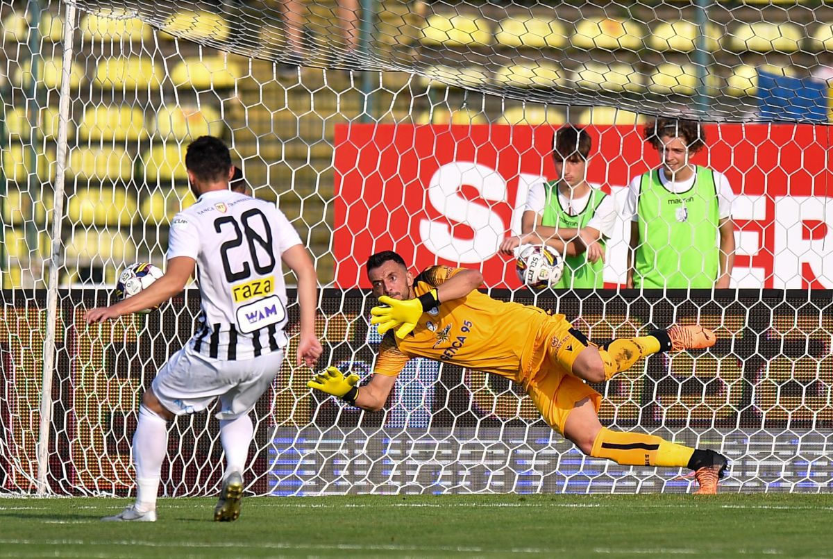 FC Argeș - U Cluj 3-1 » Gazdele triumfă în Trivale. Nou-promovata s-a prăbușit în inferioritate numerică