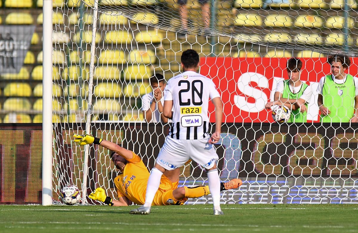 „ROȘU” direct în FC Argeș - U Cluj! Mladinovici a rupt echilibrul în minutul 39