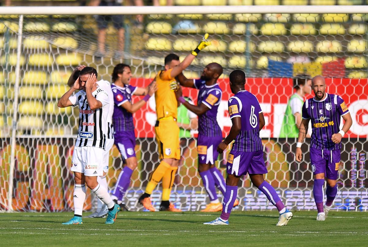 FC Argeș - U Cluj 3-1 » Gazdele triumfă în Trivale. Nou-promovata s-a prăbușit în inferioritate numerică